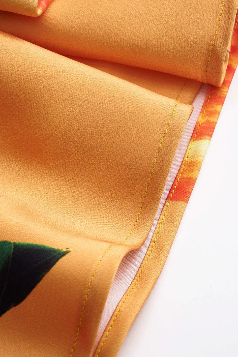 Saten Çiçek Desenli Kapşonlu Yaka Asimetrik Kolsuz Mini Elbise